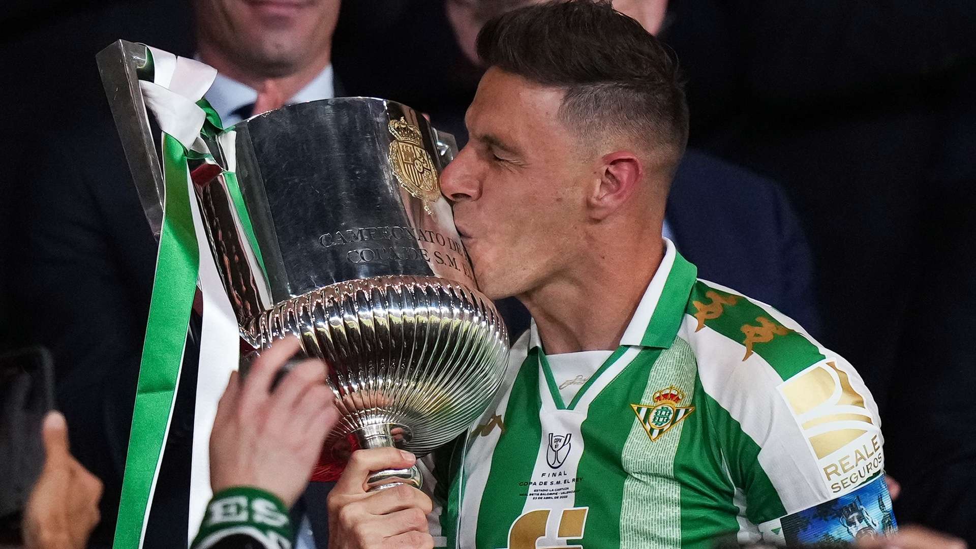 而在新媒体 而在新媒体